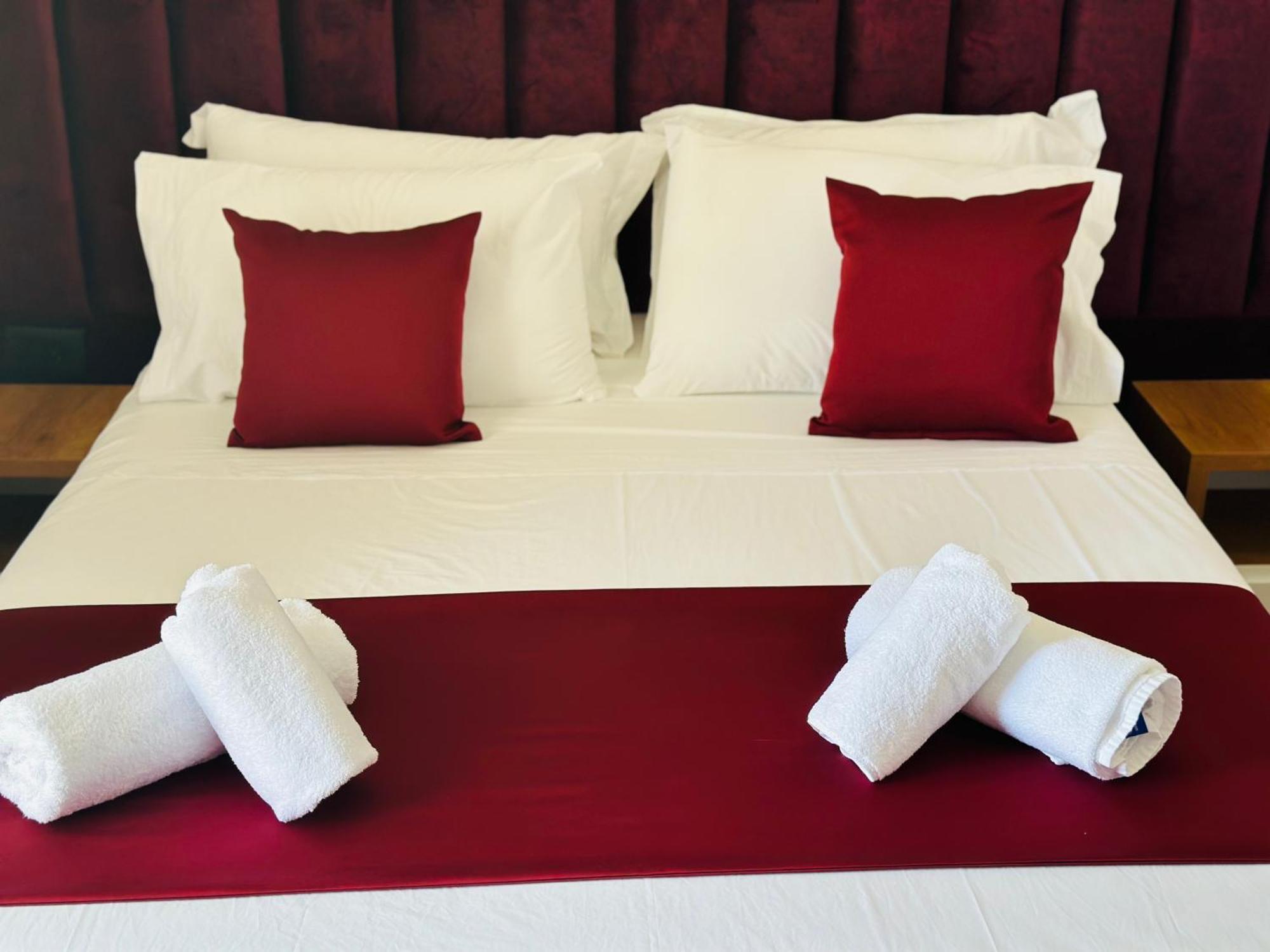 Illyrian Hotel Εξαμίλιο Εξωτερικό φωτογραφία