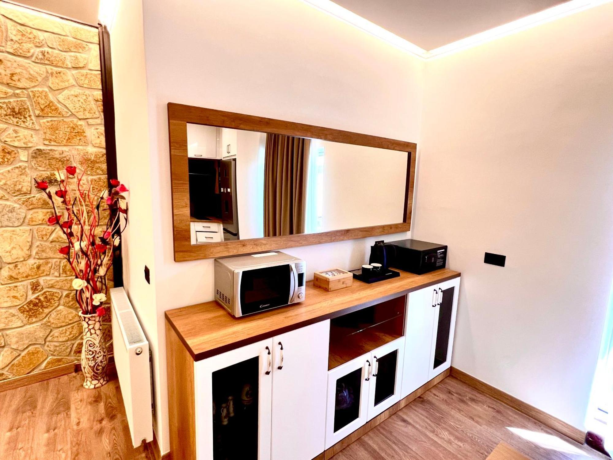 Illyrian Hotel Εξαμίλιο Εξωτερικό φωτογραφία